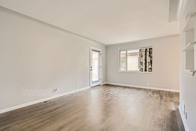 Building Photo - 2442 S Corona St