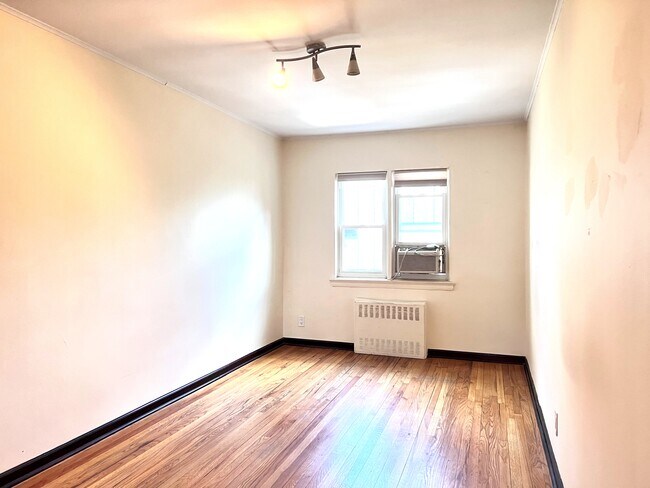 Foto del edificio - 64-71-71 Alderton St