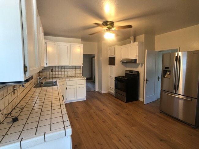 Building Photo - Classic Craftsman Style Home