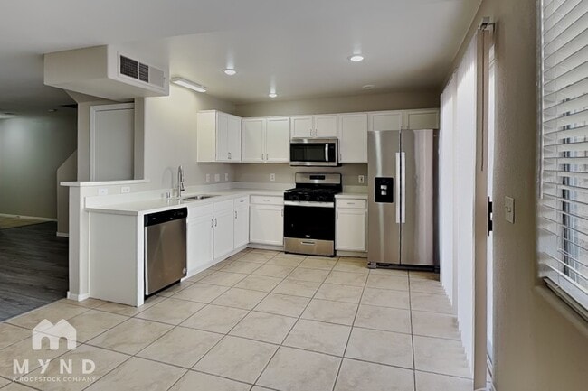 Building Photo - 3379 Dragon Fly St