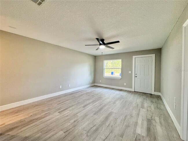 Foto del edificio - 2346 Section Dr