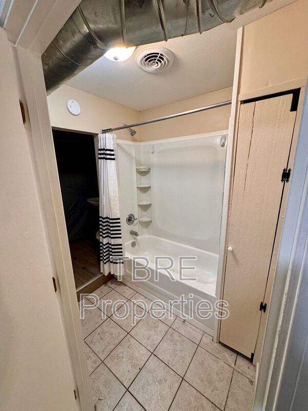 Building Photo - 6785 Mud River Rd