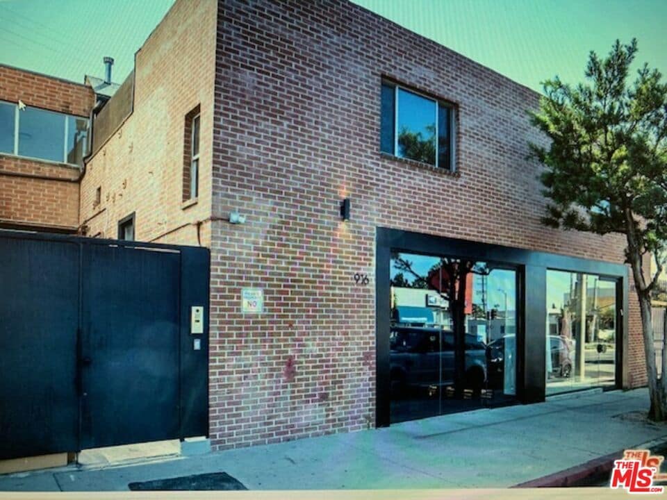 Primary Photo - 914 N Fairfax Ave