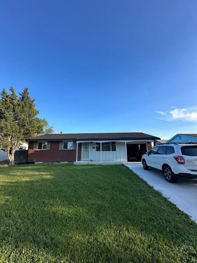 Photo - 1460 Marigold Dr House