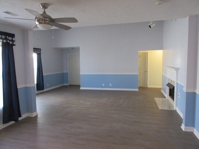 Foto del edificio - 1748 Stone Hollow Ct