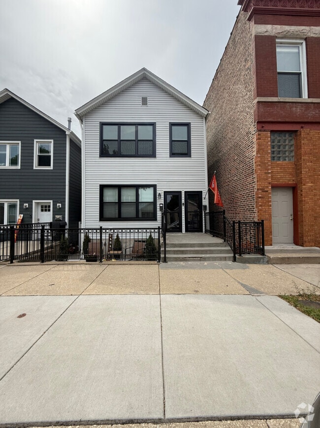 Building Photo - 3604 S Lowe Ave