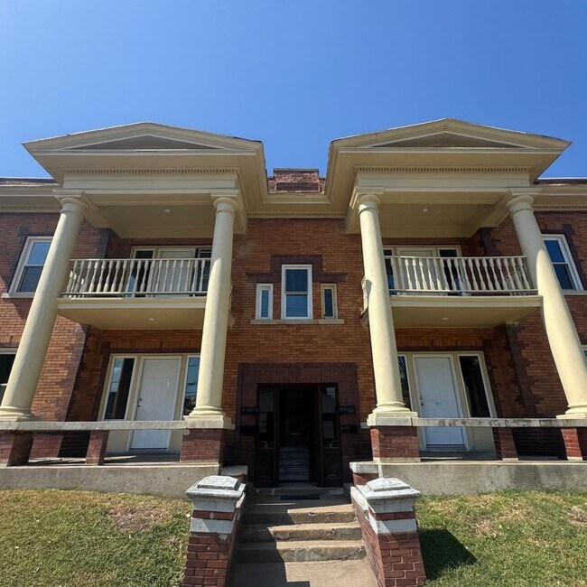 Foto del edificio - 504 N Roosevelt Ave