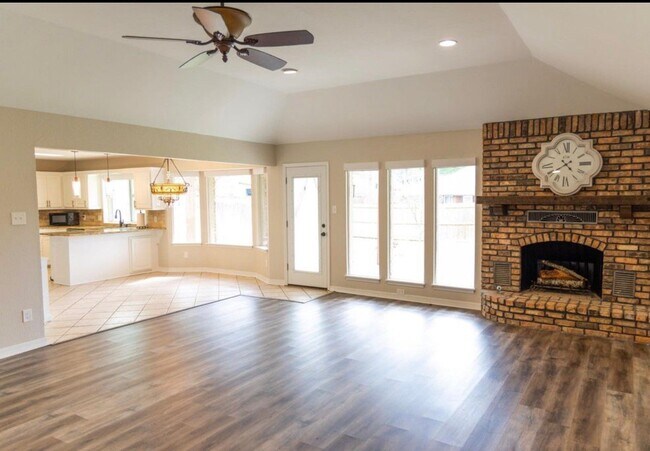 Building Photo - 1304 Tiffany Ln
