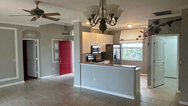 Building Photo - 534 Waverly Cir