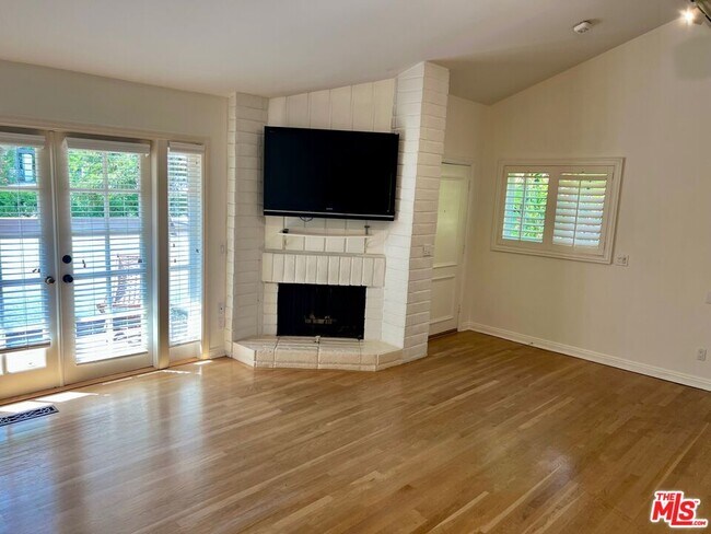 Foto del edificio - 1586 Palisades Dr