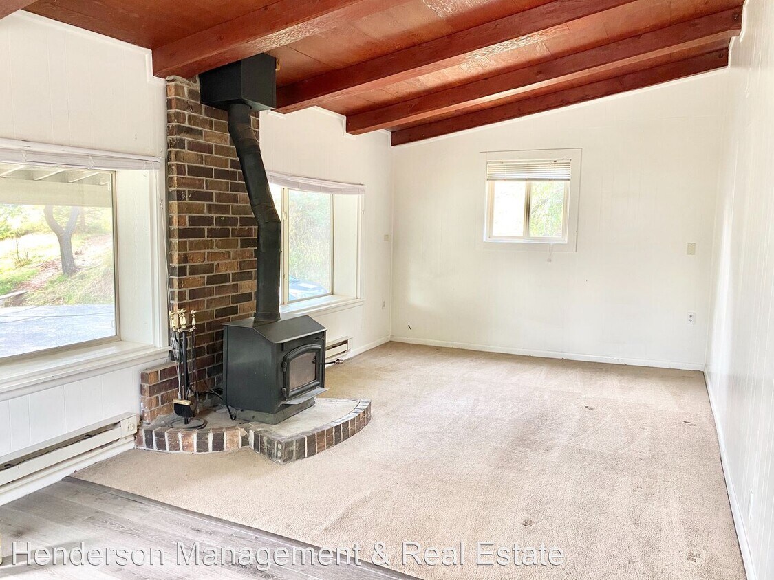 Primary Photo - 2 br, 1 bath House - 4133 Shoreline Dr.