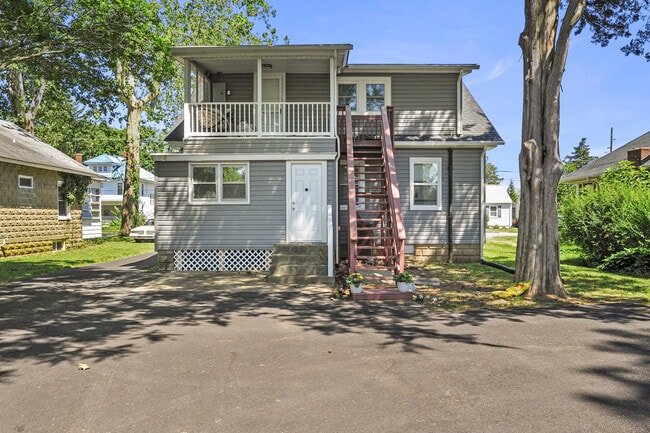 Building Photo - 36 Pine St