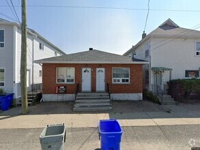 Building Photo - 320 Cedar St S