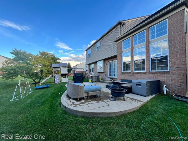 Building Photo - 49325 E Central Park