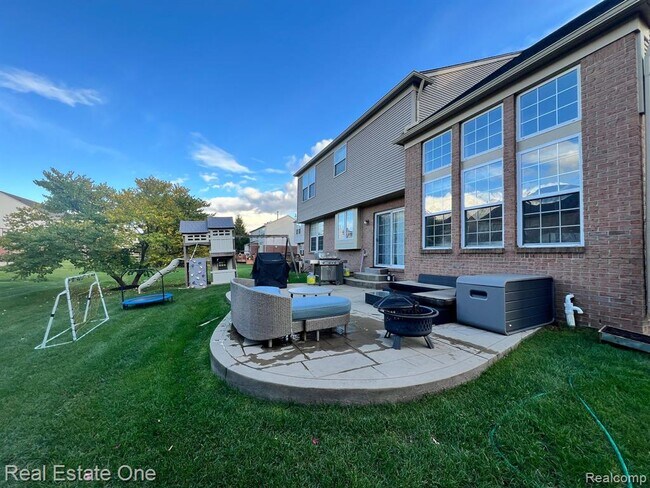 Foto del edificio - 49325 E Central Park