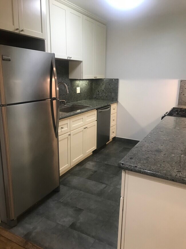 Foto del edificio - 1427 N Fuller Ave