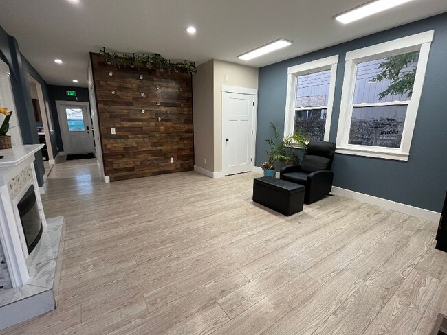 Foto del edificio - 613 W Clark St