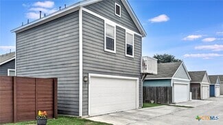 Building Photo - 320 Perry St