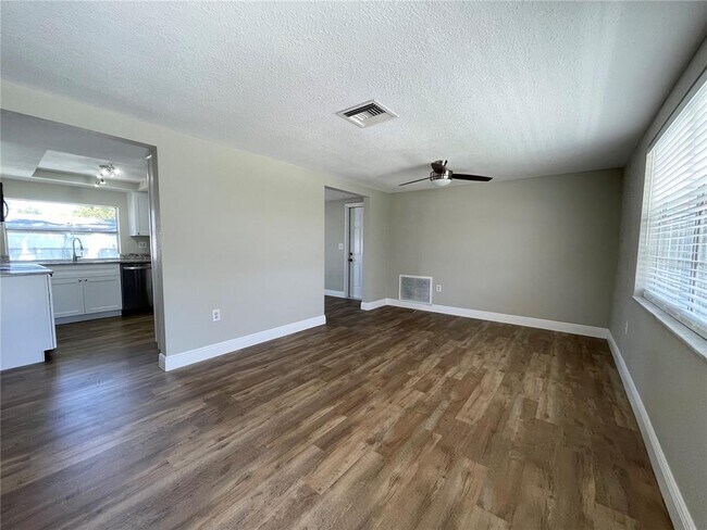 Foto del edificio - 7553 Cumber Dr