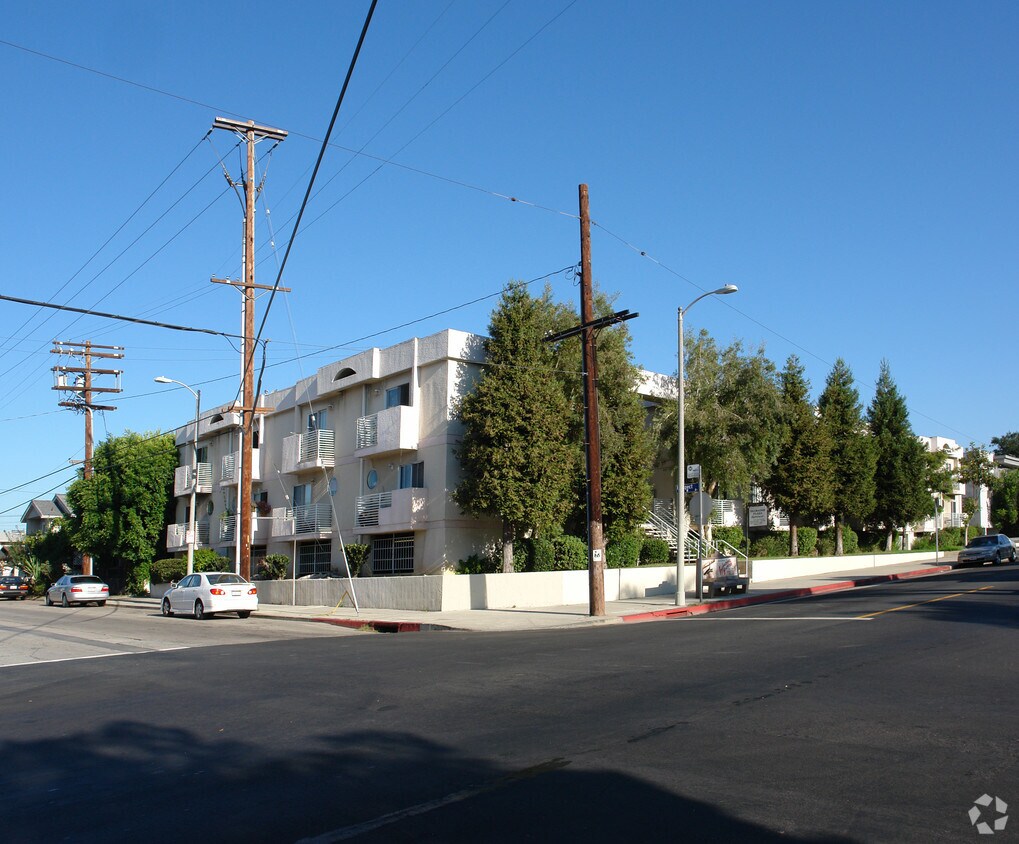 Primary Photo - Talmadge Apartments