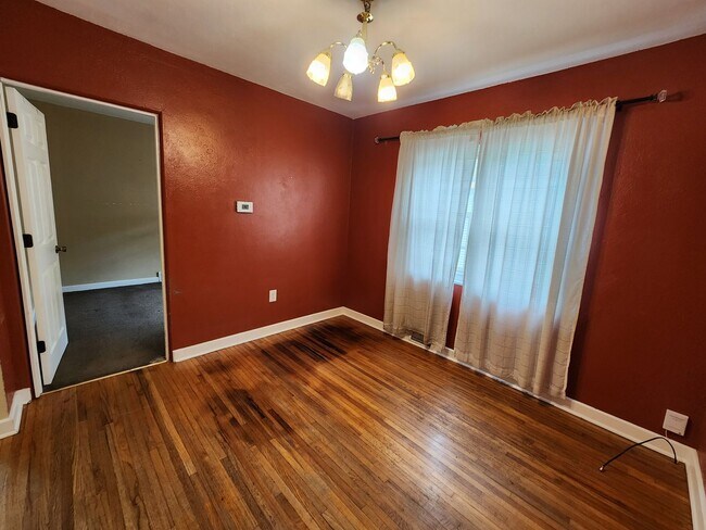 Foto del edificio - Two Bedroom Home in Normal