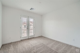 Building Photo - 911 Watford Pl