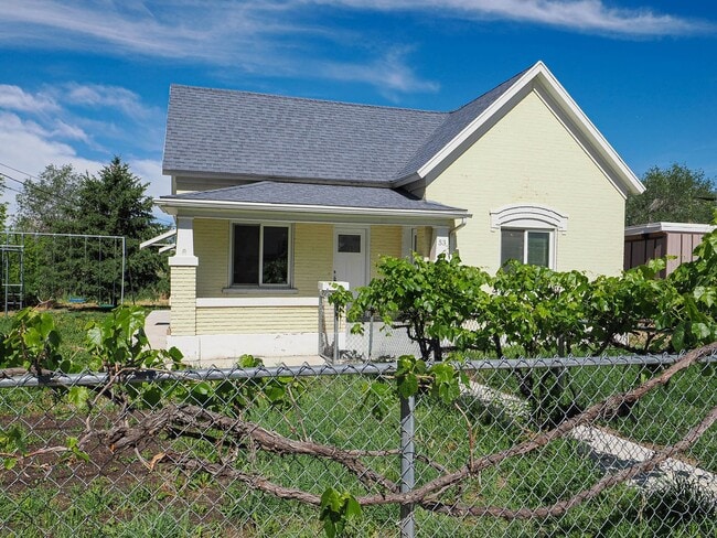 Building Photo - 2 Bedroom, 1 Bathroom American Fork Home