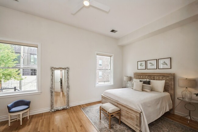 Master Bedroom - 1112 W Madison St