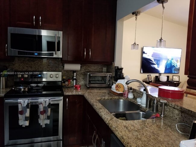 Foto del edificio - 984 SW 113th Terrace