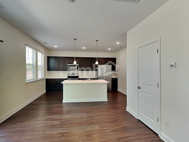 Foto del edificio - 5500A Farm Pond Ln