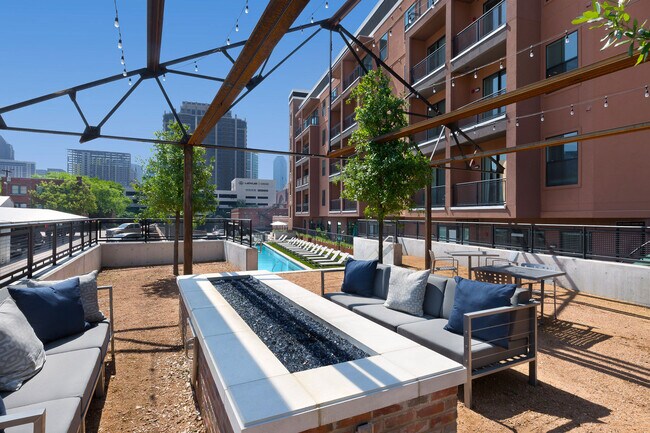 Building Photo - Mash up modern and historic feel, 1Br
