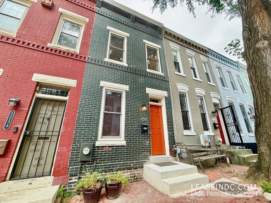 Foto principal - 2240 12th St NW