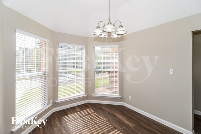 Building Photo - 1060 Mossy Knoll Dr