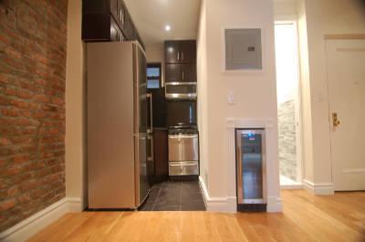 Foto principal - 230 E 32nd St