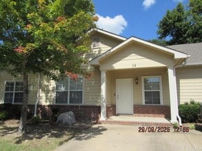 Building Photo - 1410 Robins St