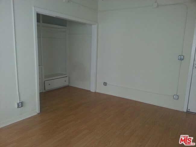 Foto del edificio - 425 S Grand View St