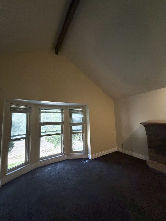 Building Photo - 4 Bed / 3 Bath Home for Rent in Riverdale,...