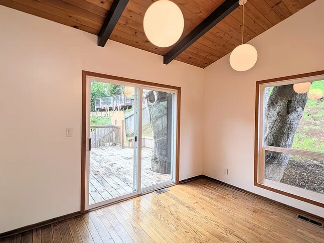 Foto del edificio - 128 Bothin Rd