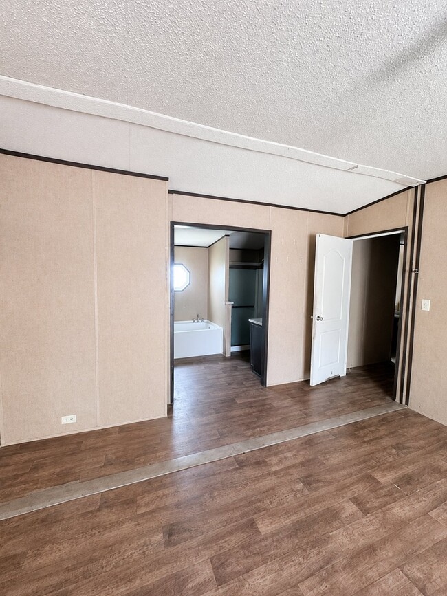 Building Photo - 144 Pr 7758