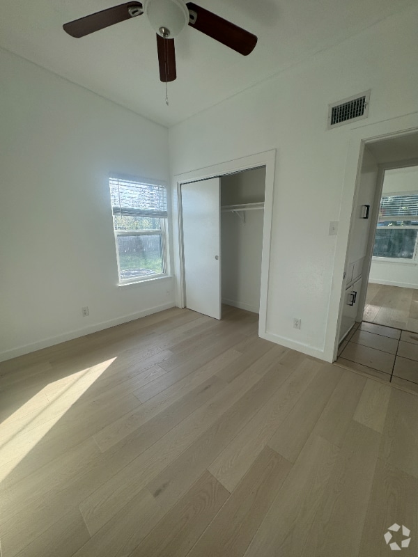 Building Photo - 5000 Cottonwood Cir