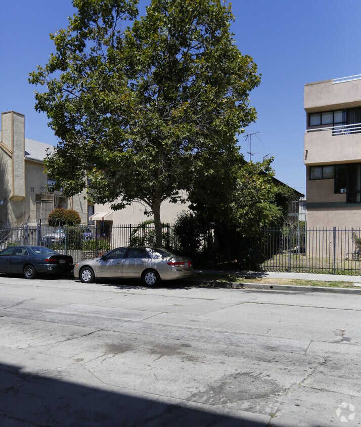 Building Photo - 932 S Gramercy Pl