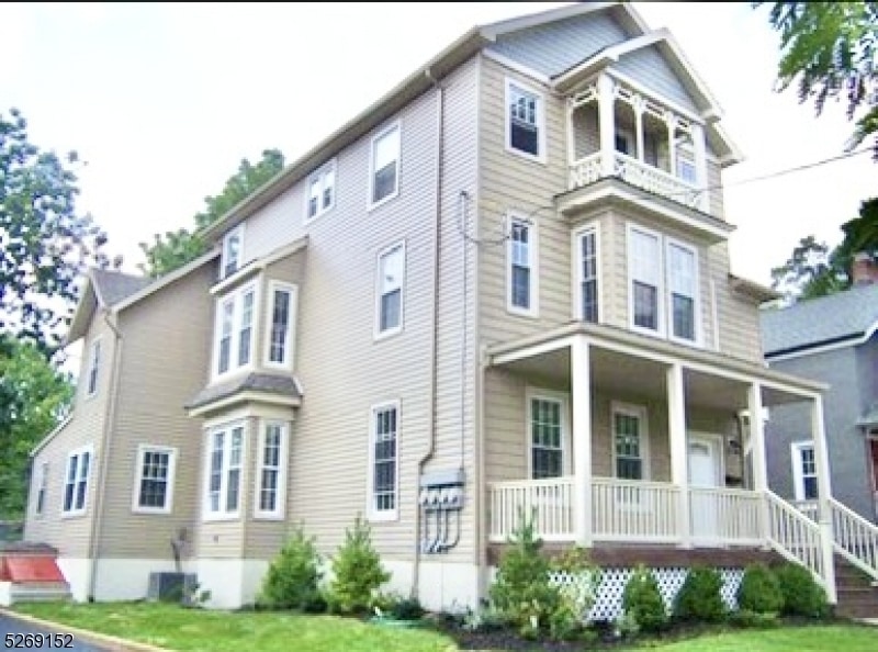 Primary Photo - 141 Walnut St