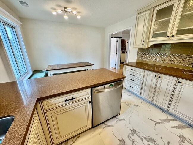 Foto del edificio - Stylish 3Bed/2.5Ba Daly City Home with Mod...