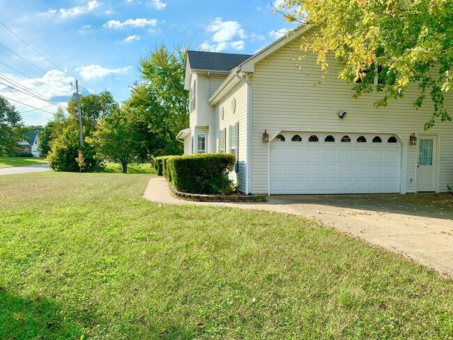 Foto del edificio - 2553 Emerald Ct