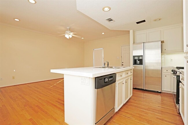 Foto del edificio - 4219 University Blvd