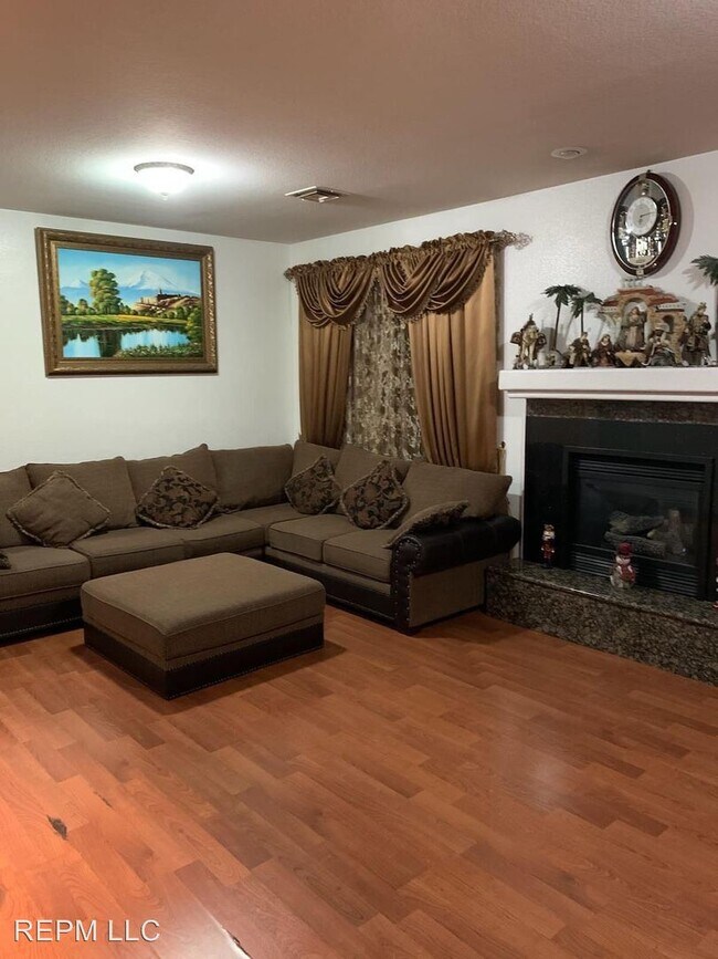 Foto del edificio - 3 br, 2 bath House - 3301 West Colton Ave.