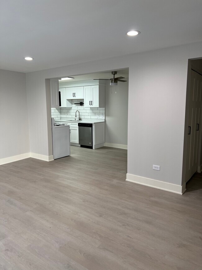 10323 Mayfield Ave Unit 1B, Oak Lawn, IL 60453 Condo for Rent in Oak