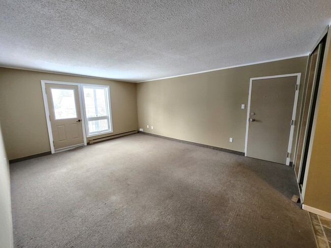 Building Photo - 5 Green Valley Dr