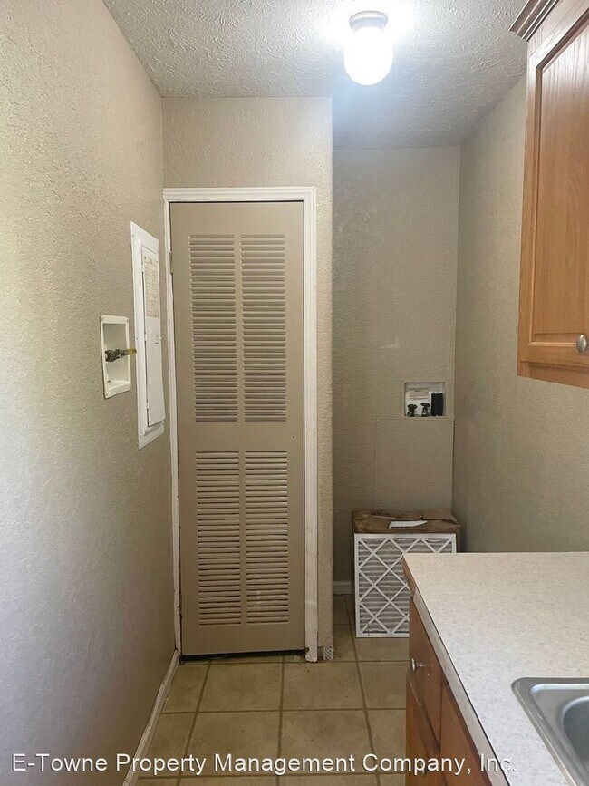 Building Photo - 3 br, 1.5 bath House - 203 S 2nd