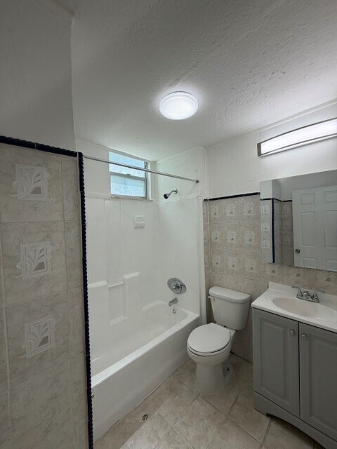 Foto del edificio - 516 Revere Rd